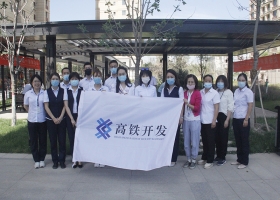 品味端午習(xí)俗 傳承民俗文化--聽(tīng)典故、包粽子、畫(huà)彩蛋、編五彩繩、送香包